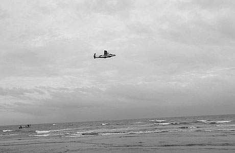 வானில் சிறிய வகை விமானம்:
மக்களுக்கு அச்சம் வேண்டாம்! - ஆட்சியா் தகவல்