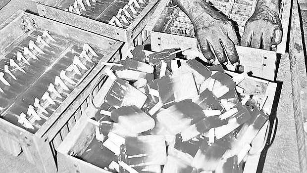 அழிவின் விளிம்பில் ஐஸ் உற்பத்தி தொழில்