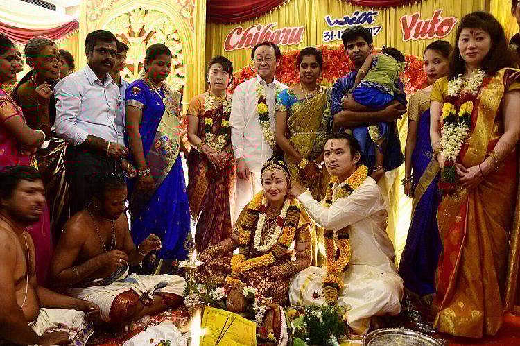 நடிகர் தனுஷைப் பார்த்து வேஷ்டி கட்டக் கற்றுக் கொண்டேன்! இப்படிக் கூறியவர் யார்?