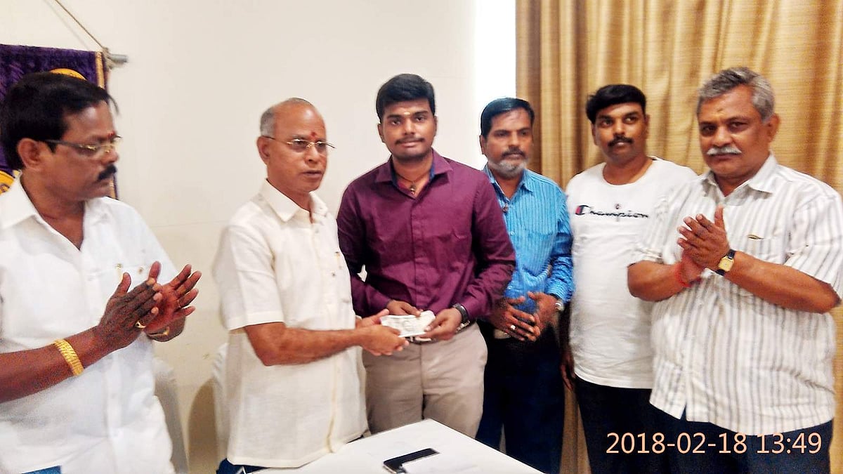 இதோ ஒரு சாதனை இளைஞர்! பறக்கும் ரோபாவை உருவாக்கவிருக்கும் பொறியியல் மாணவர்! (விடியோ)