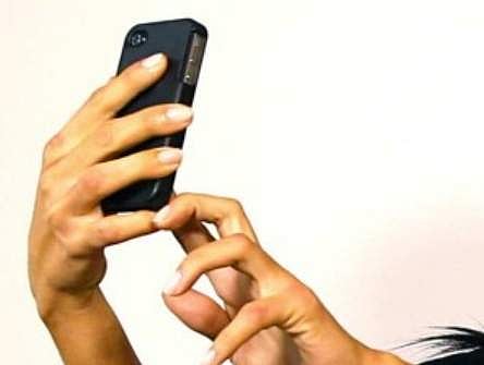 ஆசிரியர்களின் வருகையைப் பதிவு செய்ய 'செல்பி' - நடைமுறைக்கு வருமா?