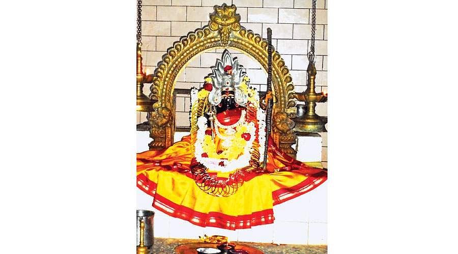 மலைநடுவே தவமிருக்கும் ஓடைக்கரை மங்கை!