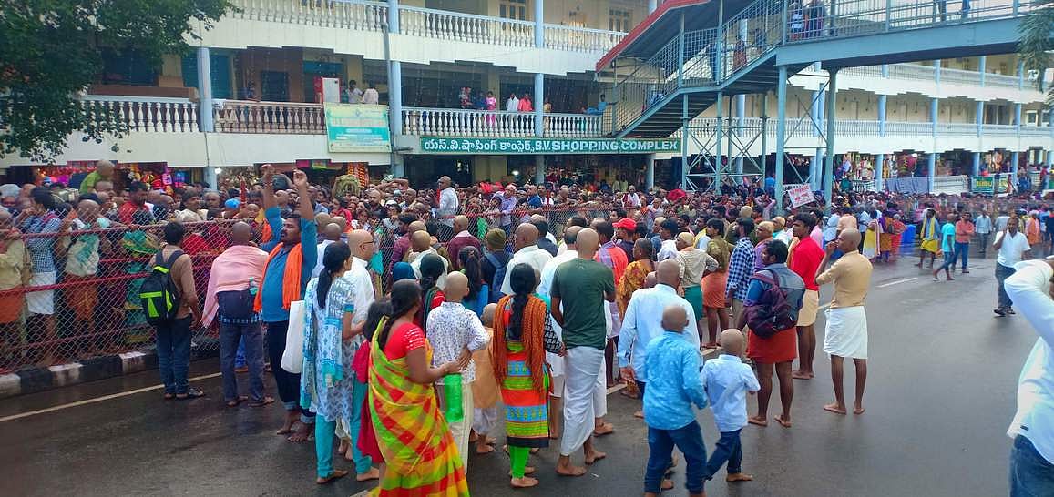 திருமலையில் 82,628 பக்தா்கள் தரிசனம்