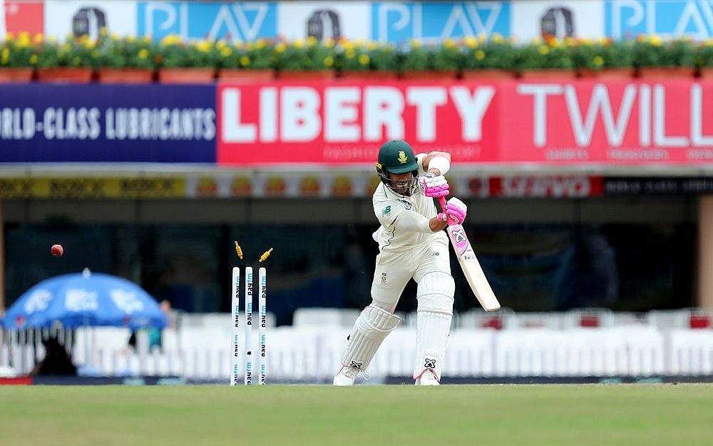 முதல் இன்னிங்ஸிஸ் சுருண்ட தென் ஆப்பிரிக்கா மீண்டும் ஃபாலோ ஆன்