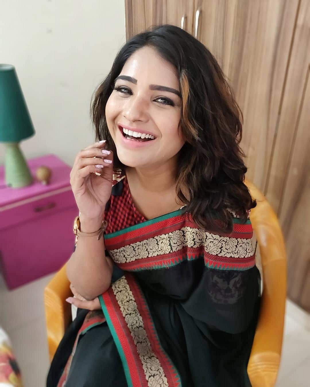 புடவையில் அசத்தும் சரண்யா துரைராஜ்!