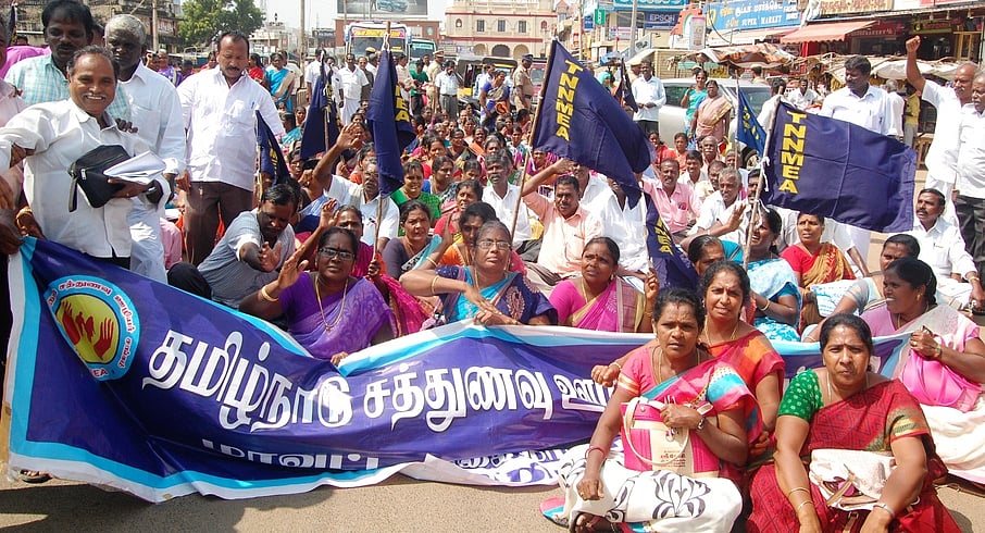 இன்று முதல் வேலைநிறுத்தம்:
சத்துணவுப் பணியாளா்கள் அறிவிப்பு