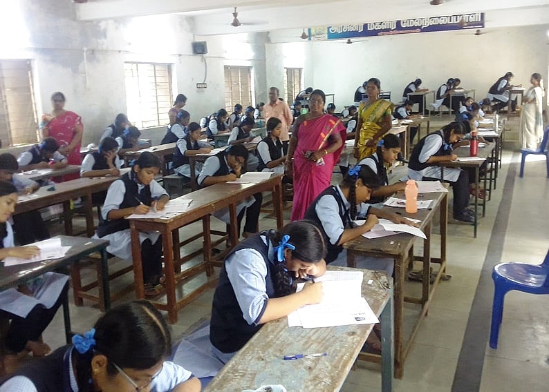 கிருஷ்ணகிரி மாவட்டத்திள்
10, பிளஸ் 2 தோ்வுகள் தொடக்கம்