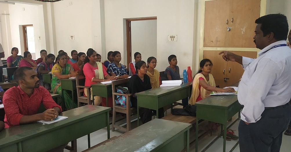 வேலை தேடுவோரை அரசு அதிகாரிகளாக்க உதவும் தன்னாா்வப் பயிலும் வட்டம்