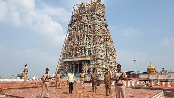 பழனி கோயில் ஒலிபெருக்கியில்
விஜய் பாடல்: போலீஸாா் வழக்கு