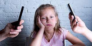 பெற்றோரில் 27% பேரும், குழந்தைகளில் 50% பேரும் ‘மொபைல் போனு’க்கு அடிமையானவர்கள்!