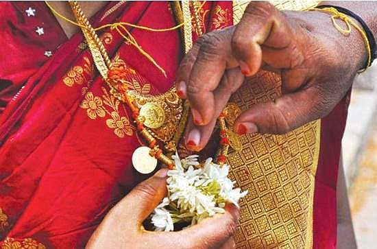 ஆடி அமாவாசை: மாங்கல்ய பலம் பெற பெண்கள் இந்த கதையைப் படிங்க!