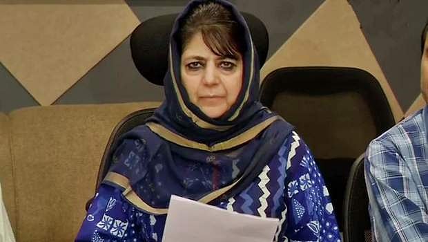 என் அம்மாவிற்கு ஏதேனும் நேர்ந்தால் மத்திய அரசுதான் அதற்கு முழுப்பொறுப்பு: மெஹபூபா முப்தியின் மகள் ட்வீட்!