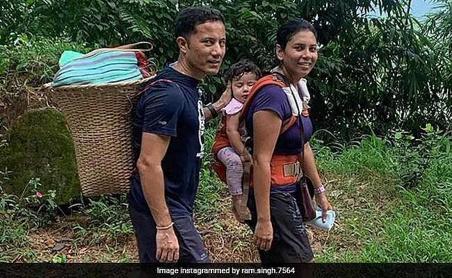 முதுகில் கட்டிய மூங்கில் கூடையுடன் 10 கிமீ நடந்து சென்று காய்கறி வாங்கும் ஐ.ஏ.எஸ். அதிகாரி!