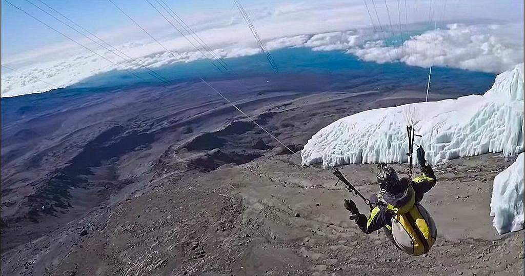 கிளிமாஞ்சரோ சுற்றுலா.. பாராசூட் செயலிழந்ததில் அநியாயமாக உயிரிழந்த சுற்றுலாப் பயணி!