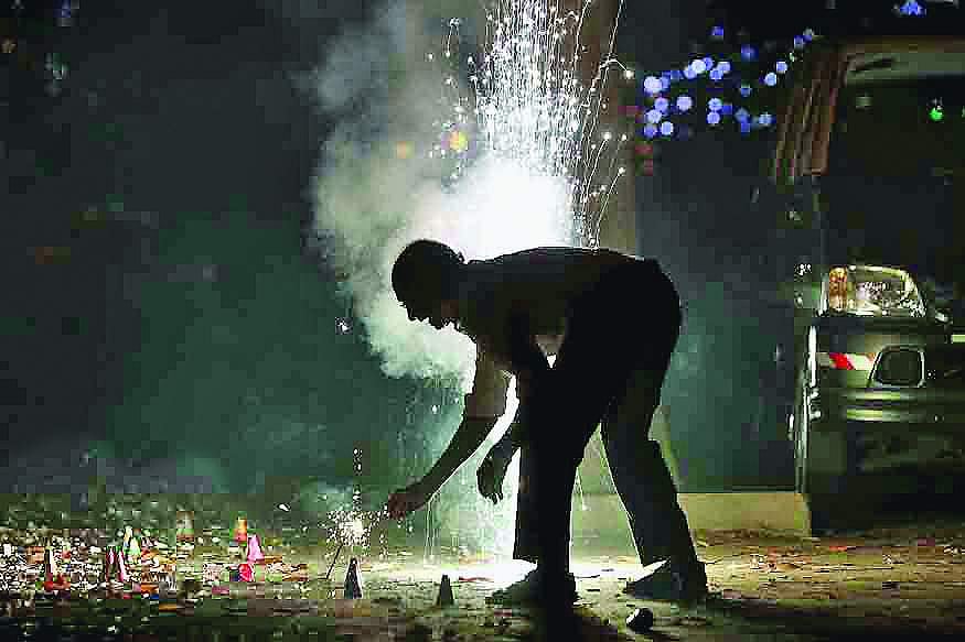 பட்டாசு வெடிக்க பாதுகாப்பான வழிமுறைகள்