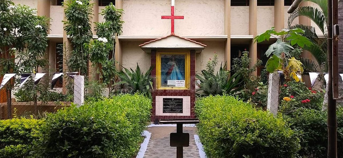 அனைத்து மக்களின் அபிலாஷைகளை நிறைவேற்றும் ஈரோடு அமல அன்னை!