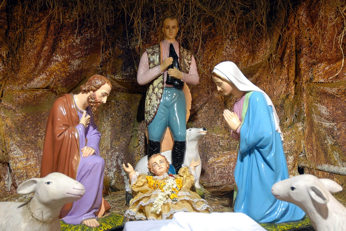 இயேசு பிறந்தார், அதிசயங்கள் தொடங்கின