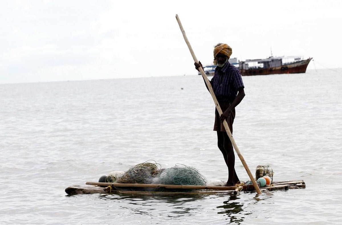 கடல் நீரும் மீனவர்களின் கண்ணீரும்