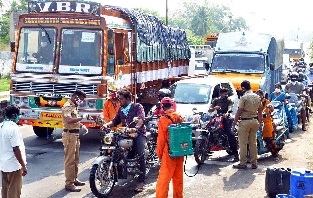 கரோனாவில் இருந்து விடுதலை: கடைசித் தேர்வில் ஈரோடு