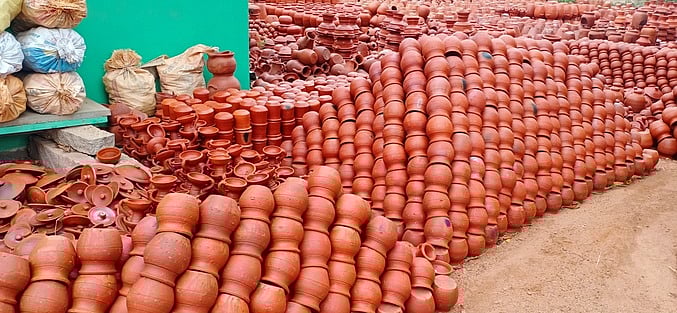 ஆடி முளைக்கொட்டு திருவிழாக்கள் ரத்து: மானாமதுரையில் விற்பனையாகாமல் முளைப்பாரிச் சட்டிகள் தேக்கம்