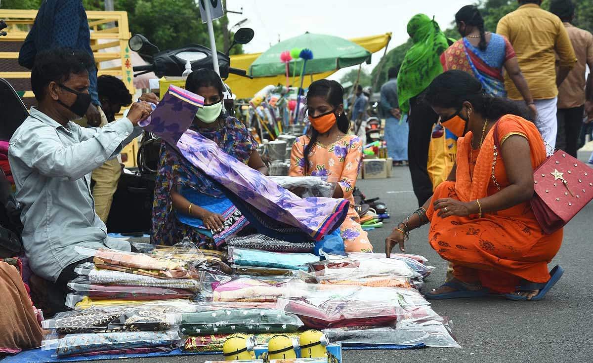 சாலையோர வியாபாரிகளுக்கான
குழு அமைக்கக் கோரிக்கை