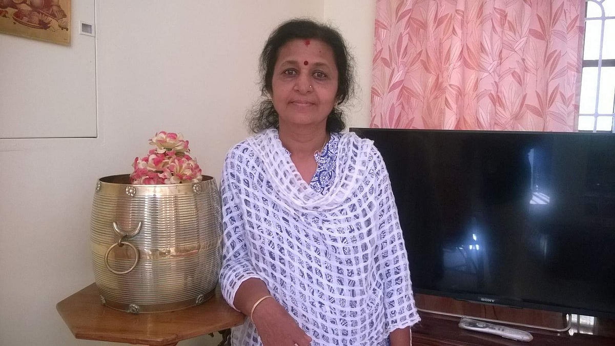 மார்பகப் புற்றுநோயிலிருந்து மீண்டு புத்துணர்வூட்டும் யோகா ஆசிரியை