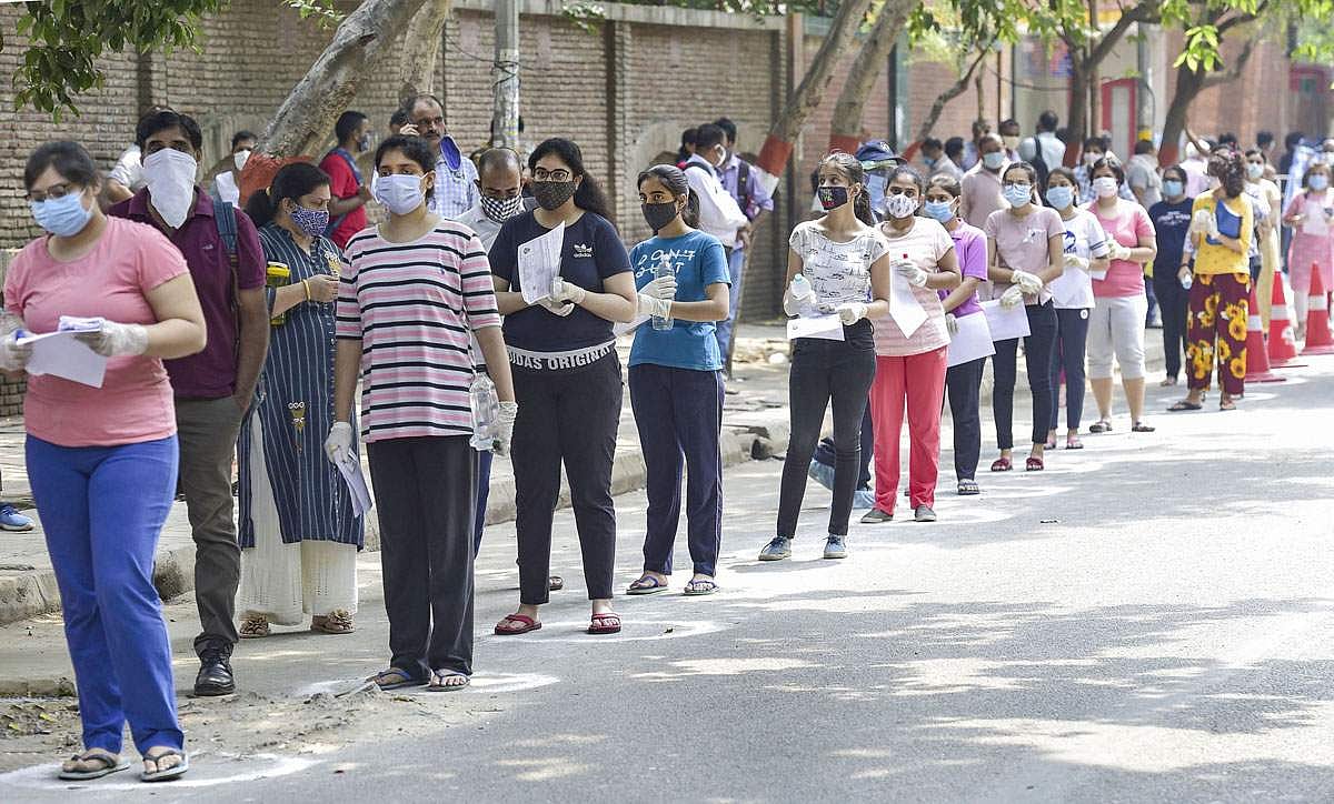 நீட் தேர்வில் மோசடி: குஜராத்தில் ஆசிரியர் உள்பட மூவர் கைது