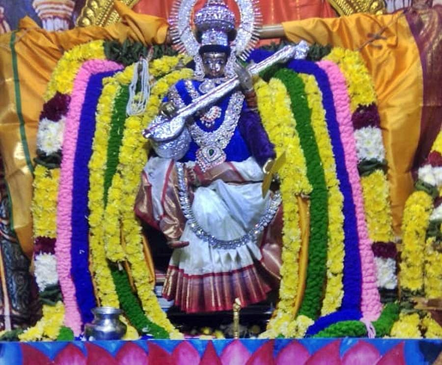 சரஸ்வதி பூஜை, ஆயுத பூஜை செய்ய உகந்த நேரம்