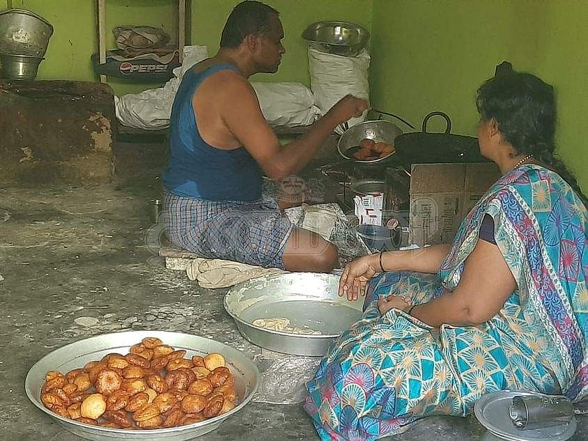 கரூரின் தொன்மைப் பலகாரம் வெள்ளியணை அதிரசம்