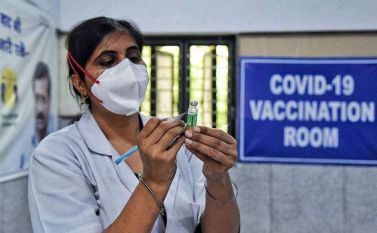 நூறு கோடி கரோனா தடுப்பூசி: அத்தனை எளிதில் படைக்கப்பட்ட சாதனையல்ல!