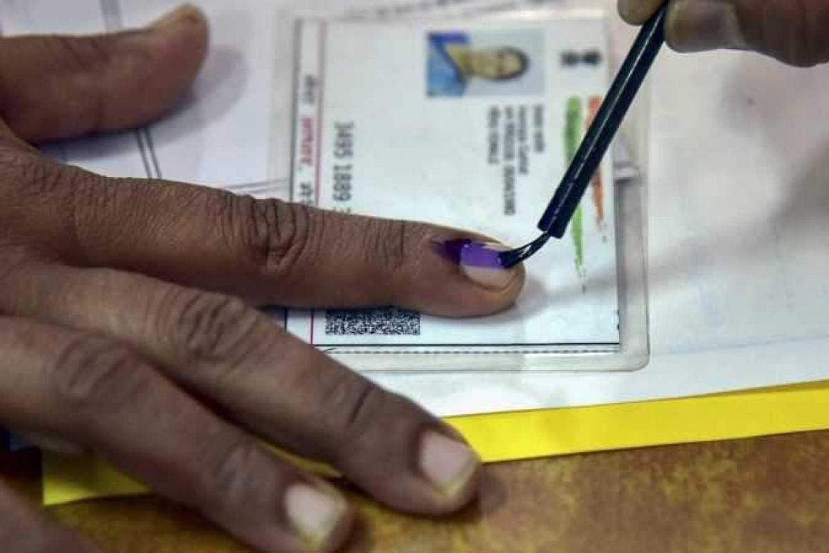 மக்கள் பிரதிநிதிகள் தலைவா்களாக வேண்டும்!