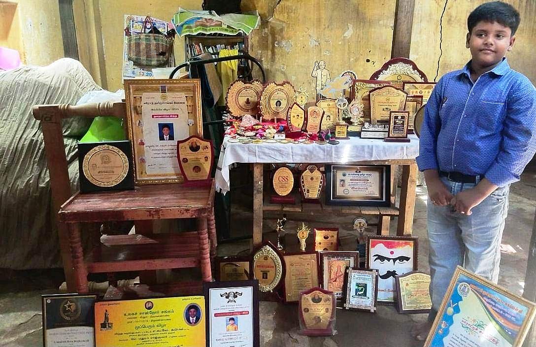 10 வயதில் 5 கவிதை நுால்கள் வெளியிட்டு முனைவர் பட்டம் பெற்ற சிறுவன்