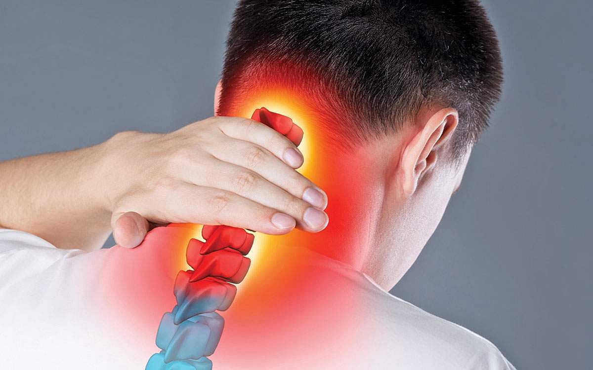 ஆயுள் காக்கும் ஆயுர்வேதம்: கம்ப்யூட்டர் வேலை... கழுத்தில் வலி!