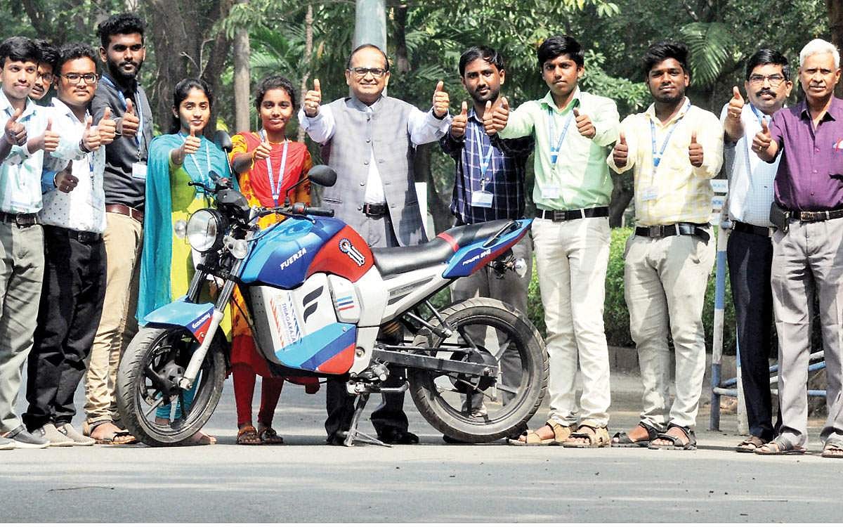 புதிய கண்டுபிடிப்புகள்... கலக்கும் மாணவர்கள்!