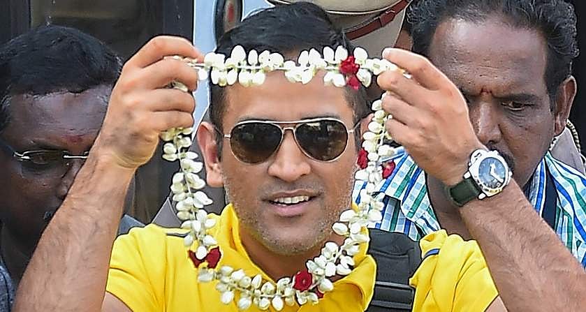 கருணாநிதி அளித்த பரிசுத்தொகை, காக்கா முட்டை சிறுவர்களுக்குப் பாராட்டு: தோனி பற்றிய சுவையான தகவல்கள்!