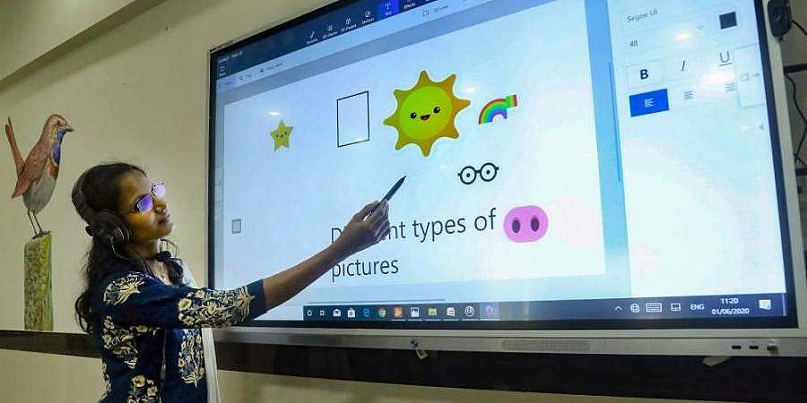 ஆன்லைன் வகுப்புகள்: ஏமாற்றாதே... ஏமாறாதே... ஆசிரியரின் குரல்