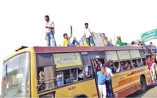 வரம்பை மீறும் கல்லூரி மாணவா்கள்! விடியோ பதிவு செய்ய 60 குழுக்கள்