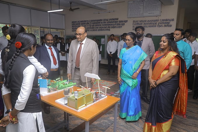 சட்டக் கல்வி மாணவா்களுக்கு மனித நேயம் அவசியம்: உயா்நீதிமன்ற நீதிபதி சுந்தா் மோகன்