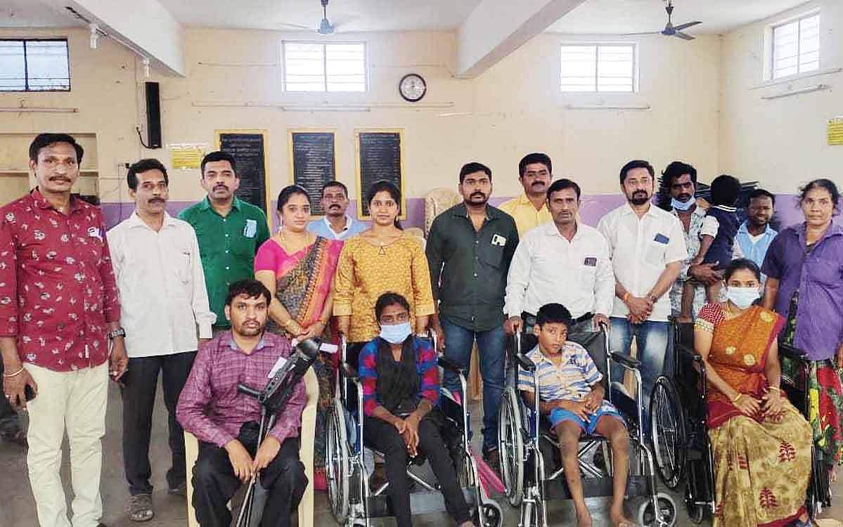 கைவிடாதீர் - கை கொடுங்கள்