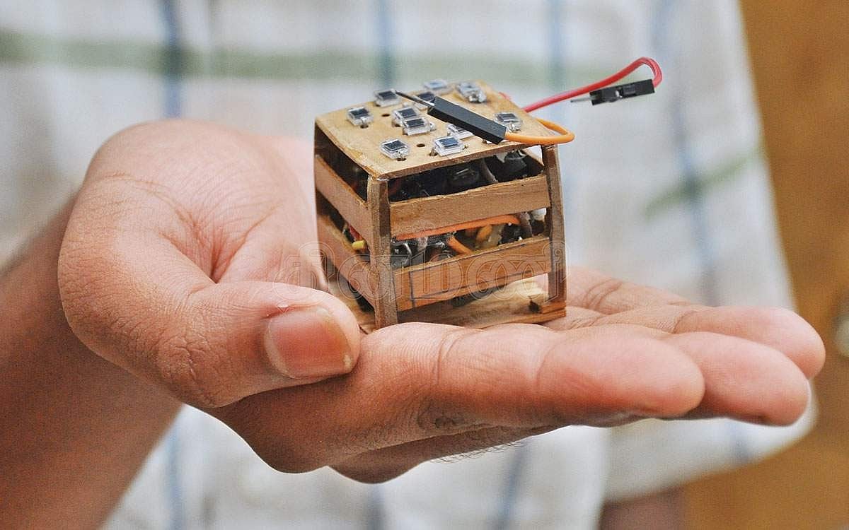 பள்ளி மாணவர் உருவாக்கிய ஃபெம்டோ செயற்கைக்கோள்!