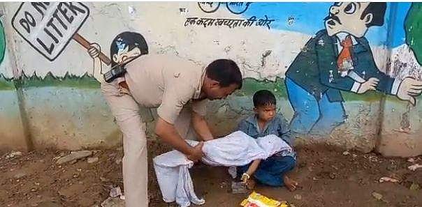 சகோதரன் உடலுடன் சாலையோரம் காத்திருந்த சிறுவன்: விசாரணைக்கு உத்தரவு