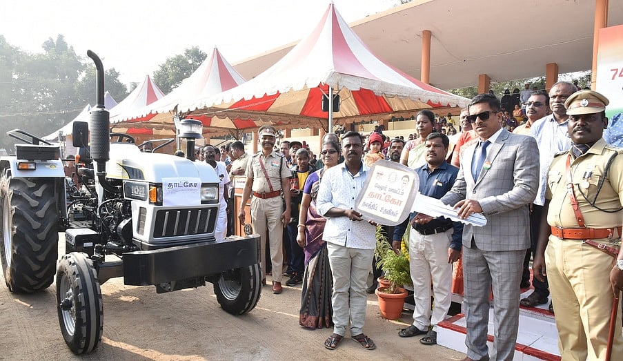 வேலூரில் 10 பேருக்கு ரூ.34.94 லட்சத்தில் நலத் திட்ட உதவி