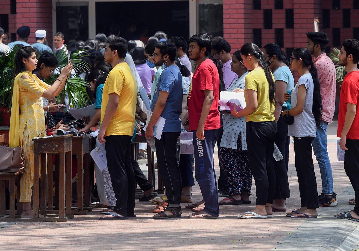 நாளை நீட் தேர்வு.. இன்று தேசிய மருத்துவ ஆணையம் எடுத்த அதிரடி நடவடிக்கை!