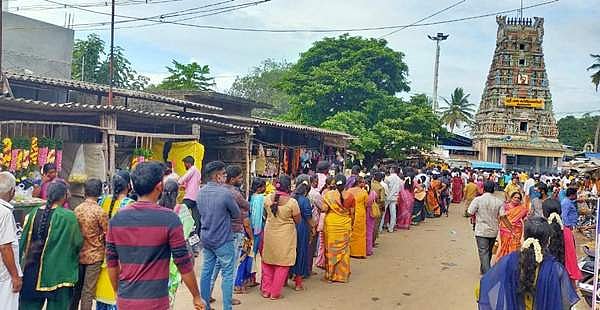 சிறுவாபுரி முருகன் கோயிலில் 2 மணி நேரம் காத்திருந்து சுவாமி தரிசனம்!